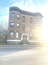 Building Photo - 139 W Marquette Rd