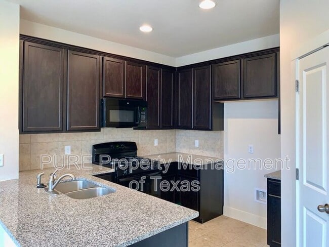 Foto del edificio - 2225 Katy Ln