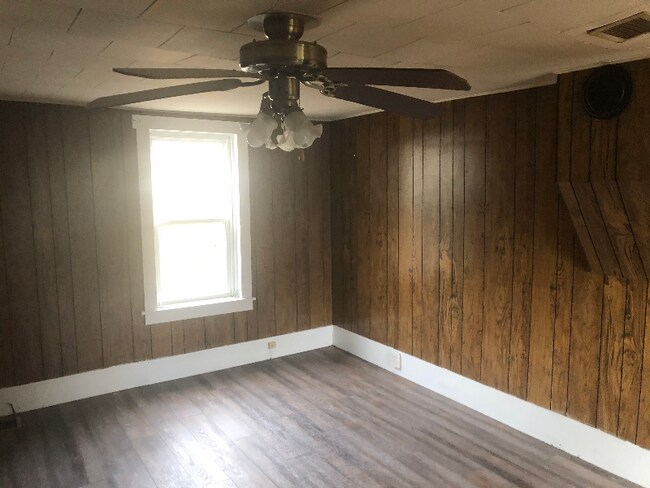 Building Photo - 414 Schoolhouse Ln