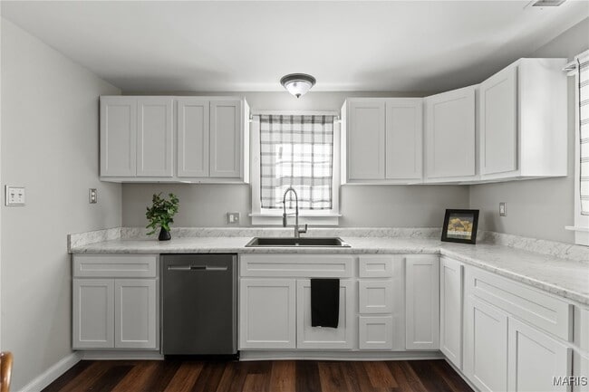 Foto del edificio - 6195 Cedar Springs Rd