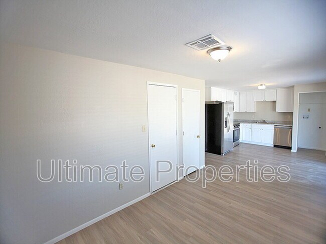 Foto del edificio - 13036 N 17th Ave