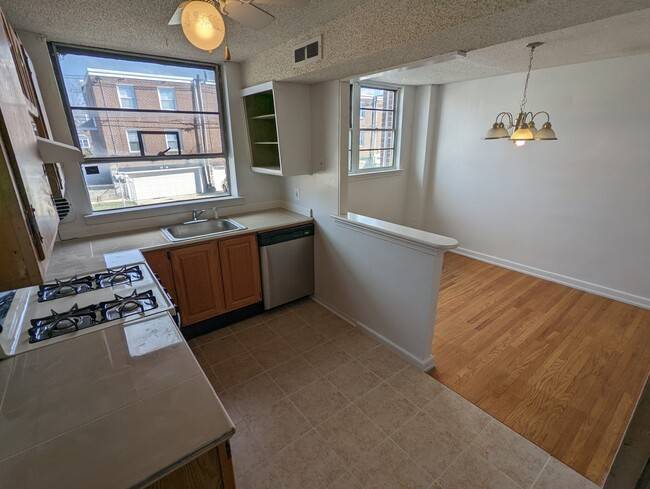 Primary Photo - 1112 E Sharpnack St