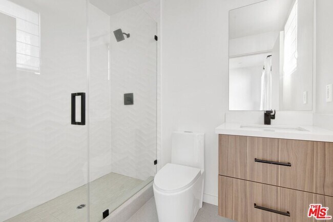 Foto del edificio - 1206 N Thomas Ln