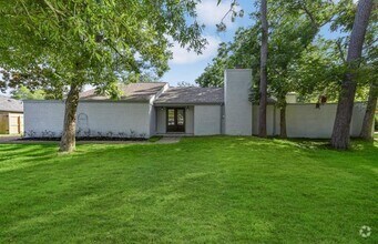 Building Photo - 6 Earlham Dr