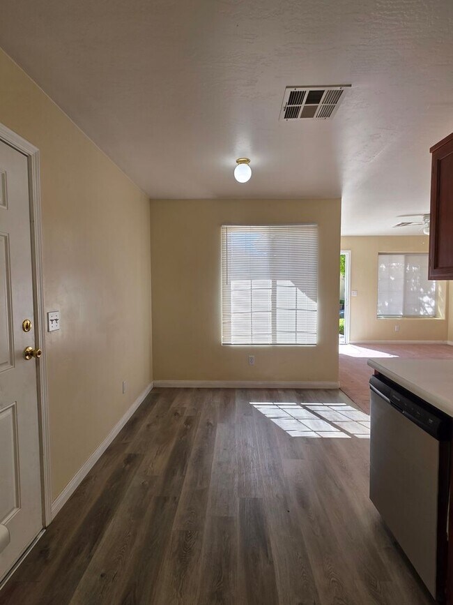 Foto del edificio - 722 Spring Meadow Ct