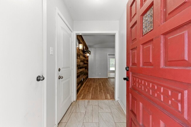 Building Photo - 3507 Lake Ridge Bend
