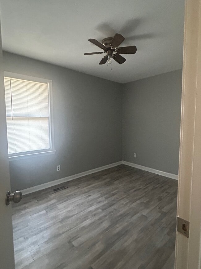 Building Photo - 3005 Sawyer St