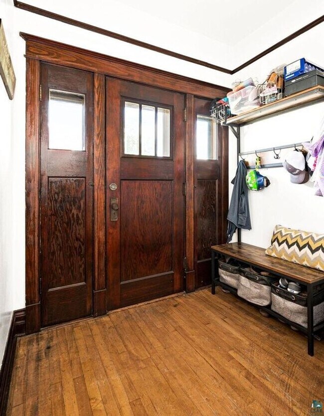 Foto del edificio - AVAILABLE SEPTEMBER 1st - Beautiful 2 Bed 1 Bath w/ Garage & Fenced Corner Lot