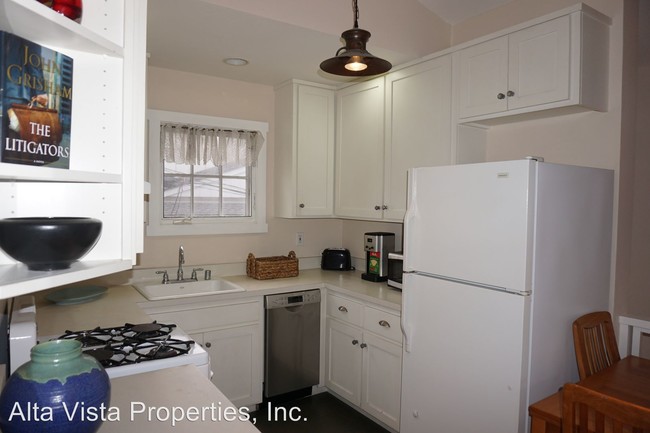Building Photo - 6523 Vista del Mar Ave