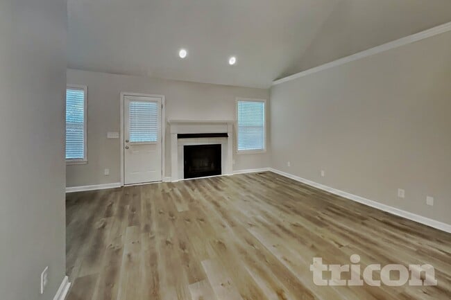 Building Photo - 1800 University Dr