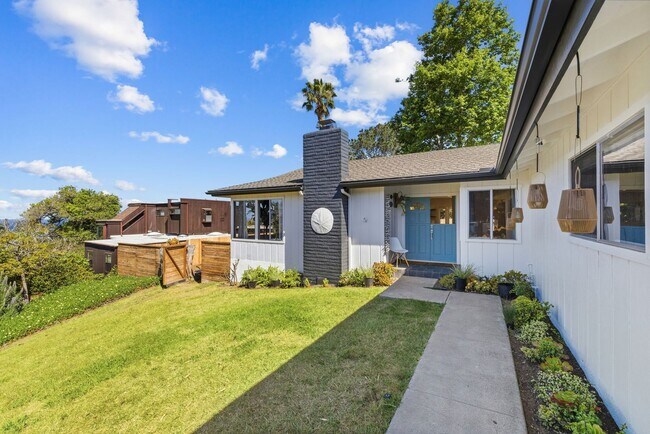 Building Photo - Updated Del Mar Home in Great Location with Ocean Views