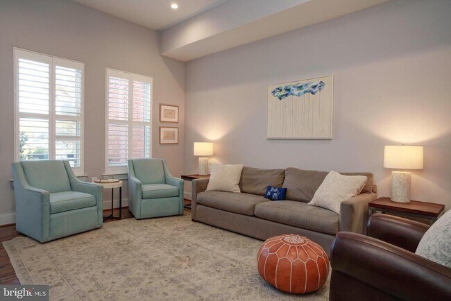 Foto del edificio - 3542 Warder St NW