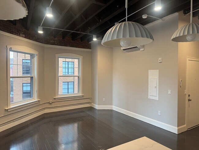 Building Photo - 281 Franklin St