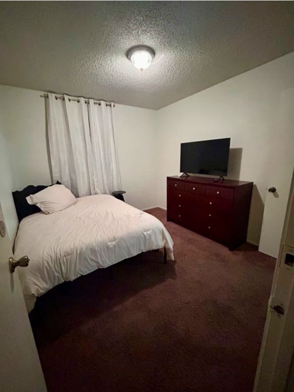 Foto principal - 2463 Carnation Ave