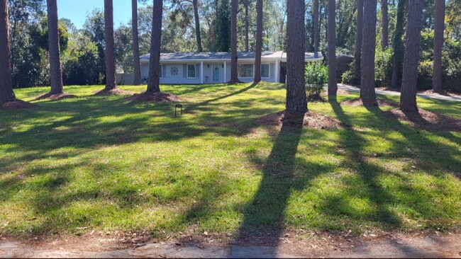 Foto del edificio - 225 Circle Dr