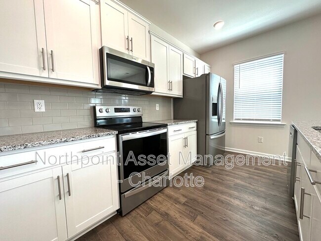 Building Photo - 3504 Hackberry Blvd