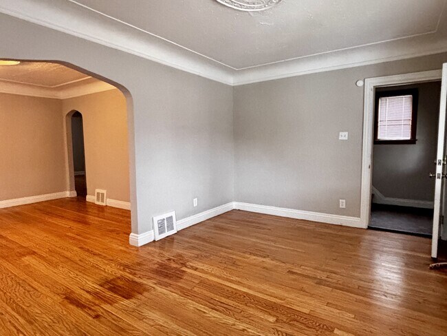 Foto del edificio - 8166 Bliss Ave