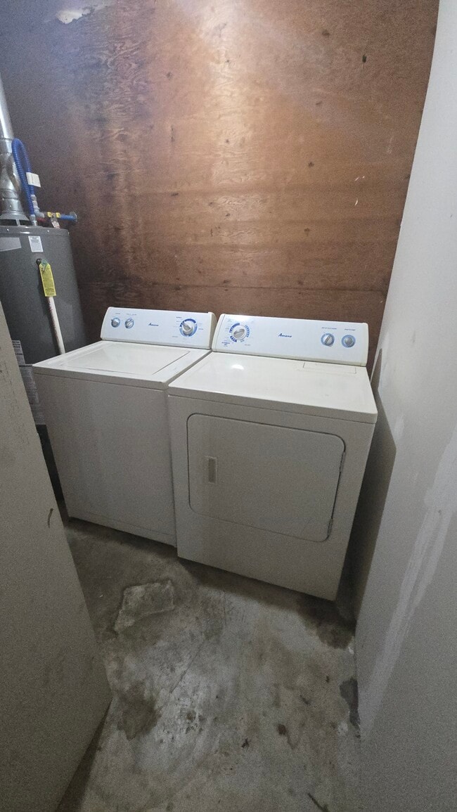 Building Photo - 443 Fargo Ave