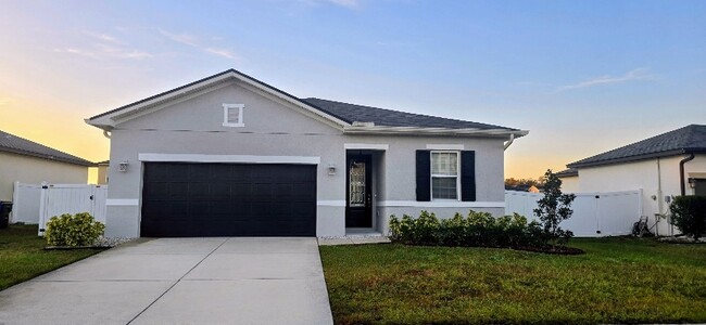 Building Photo - 5631 Western Sun Dr