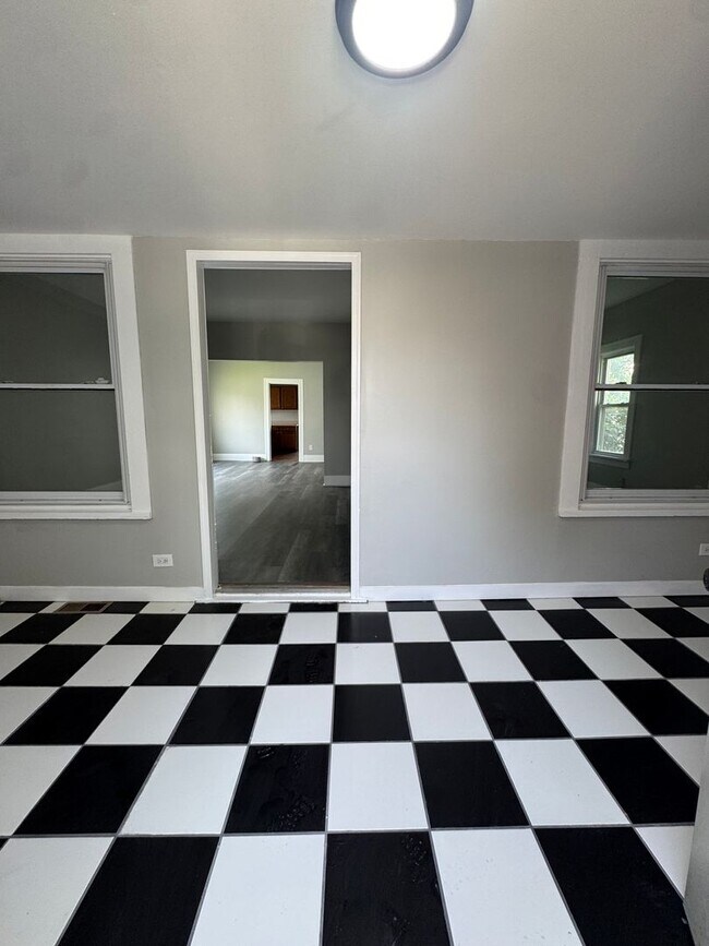 Foto del edificio - Beautiful 2-bedroom house for Rent in Lansing, IL VAILABLE NOW!!