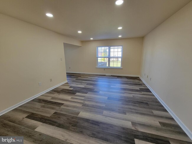 Building Photo - 2655 Chestnut Ln