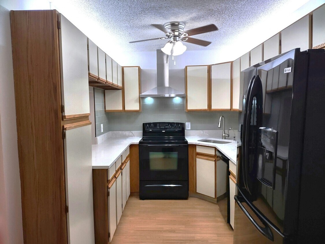 Primary Photo - 12218 Fox Chase Dr