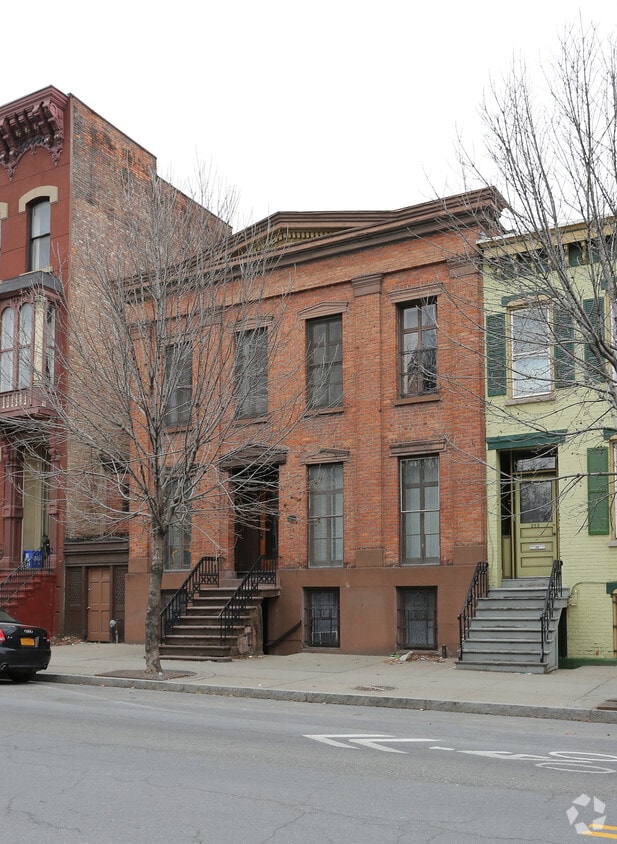 Building Photo - 285 Lark St