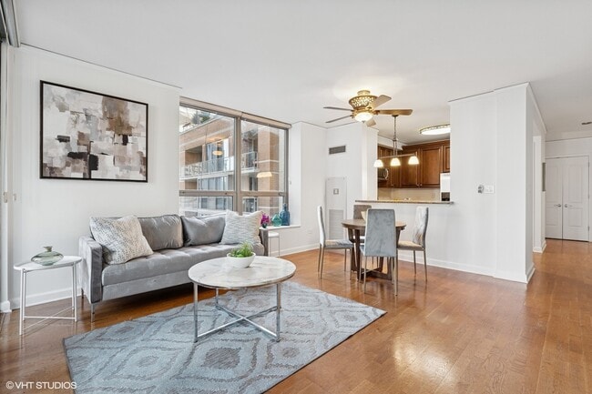 Foto del edificio - 420 E Waterside Dr