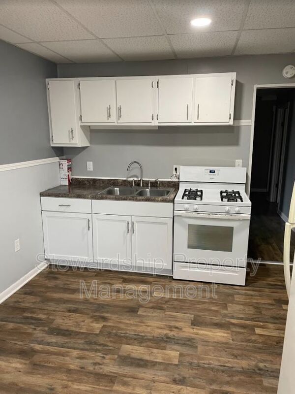 Primary Photo - 315 Oak Ave SE