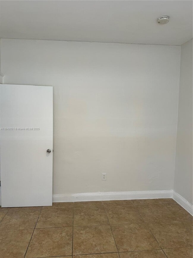 Foto del edificio - 4701 SW 8th St