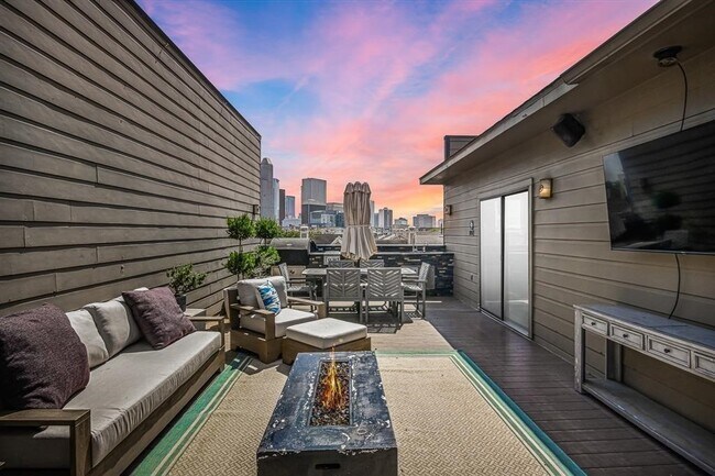 Foto del edificio - 1608 W Webster St