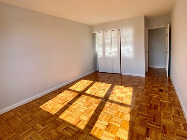 Foto del edificio - 222 East 19th Street, 8J