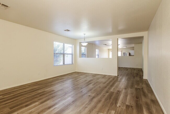 Foto del edificio - 11841 W Wethersfield Rd