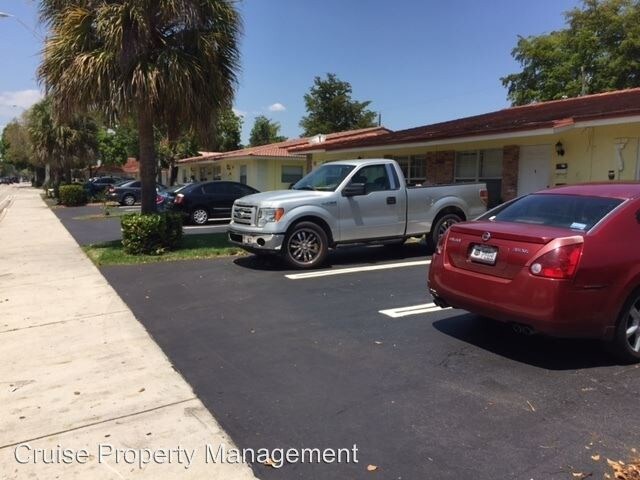 Building Photo - 3881 Riverside Dr