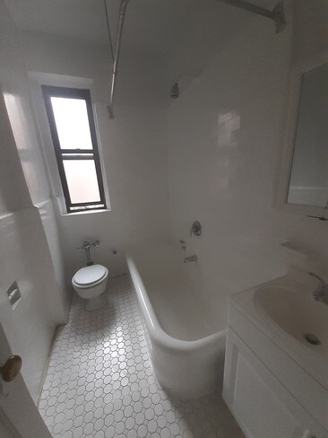 Building Photo - 780 Pelham Pkwy S