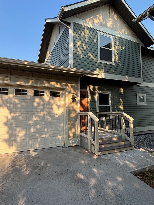 Building Photo - 3337 N 27th Ave