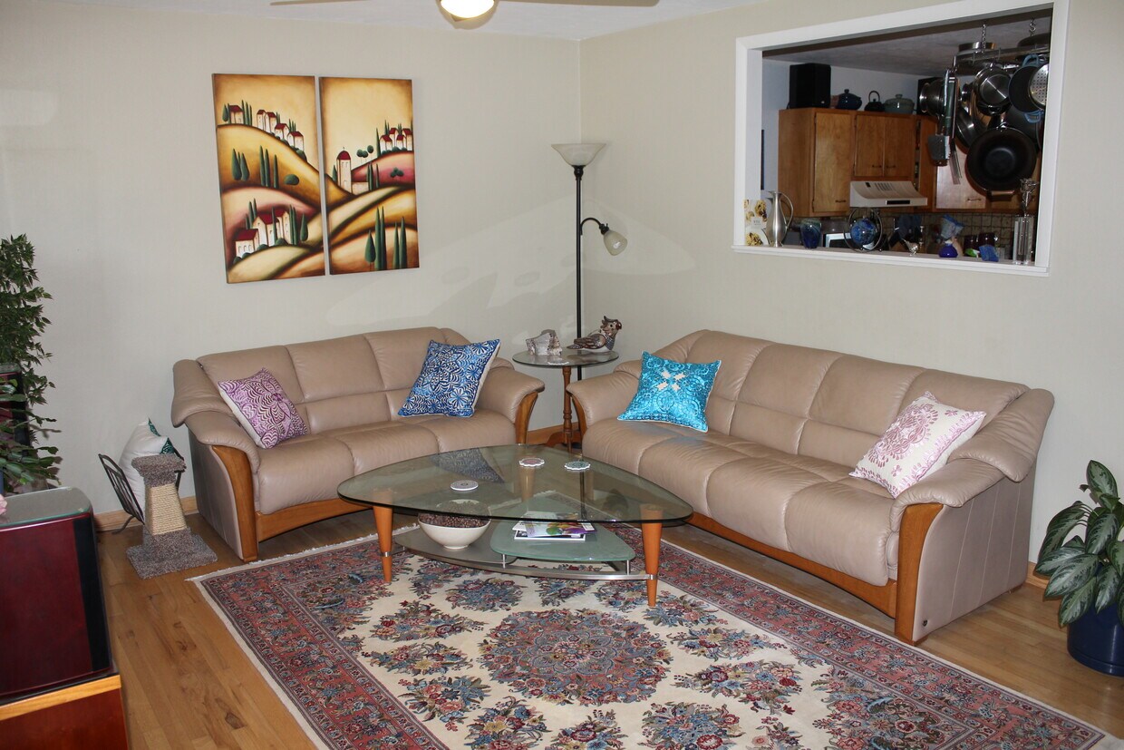 Foto principal - 2995 Carnegie Dr