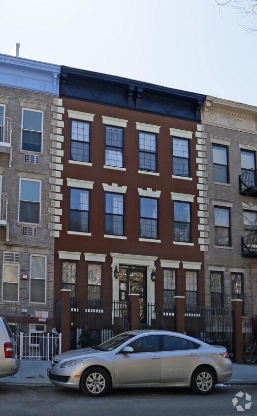 Foto principal - 872 Jefferson Ave