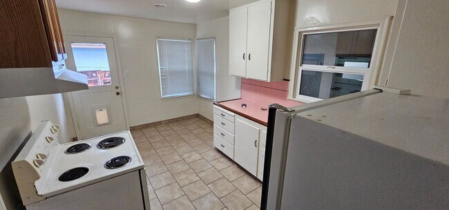Building Photo - 1 Bedroom 1 bath Cottage home For Rent, Ol...
