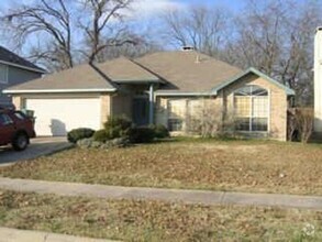Building Photo - 1214 Hyde Park Dr