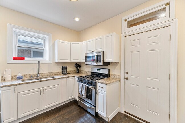 Foto del edificio - 1351 N Lawndale Ave