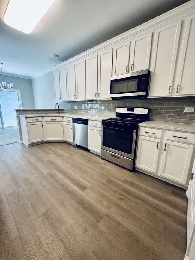 Building Photo - 404 N Patriot Dr