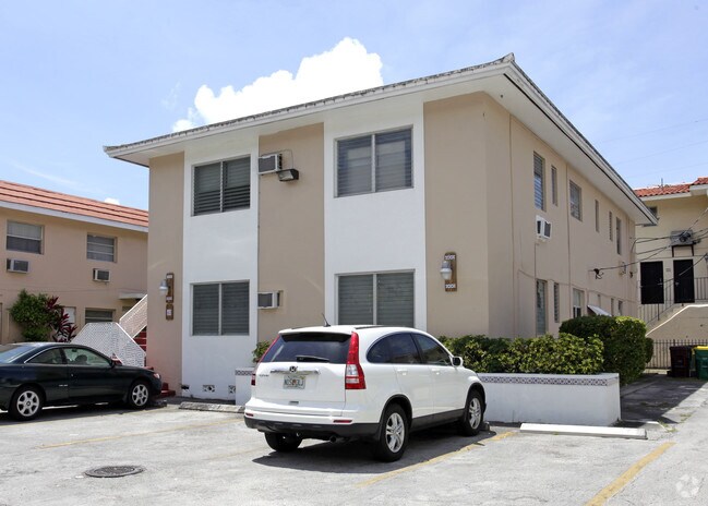 Building Photo - 42 Majorca Ave