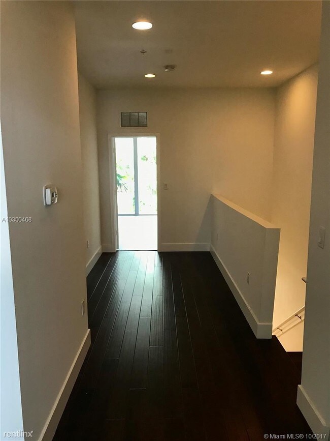 Foto del edificio - 2630 NE 213th St