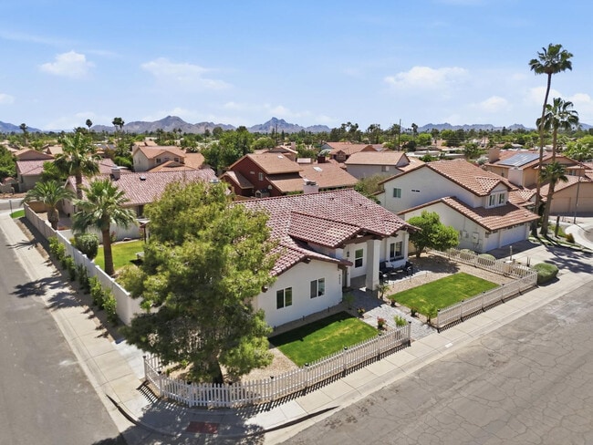 Building Photo - 5623 E Claire Dr