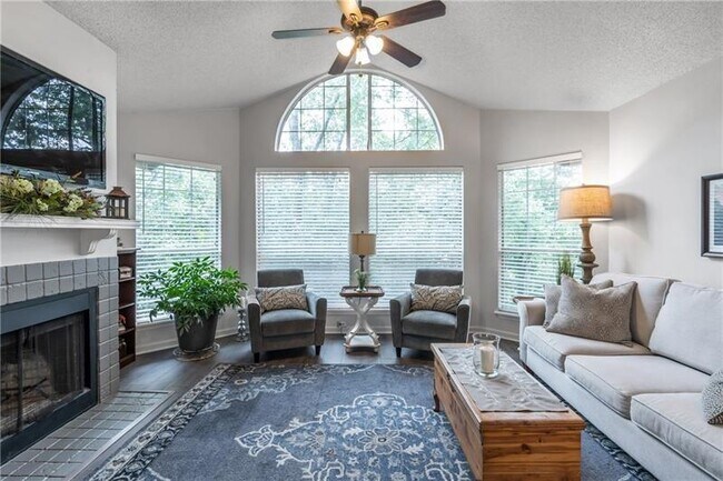 Foto del edificio - 509 Cypress Pointe St