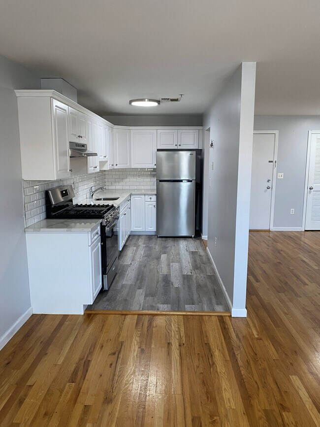 Foto del edificio - 62 Anderson Ave