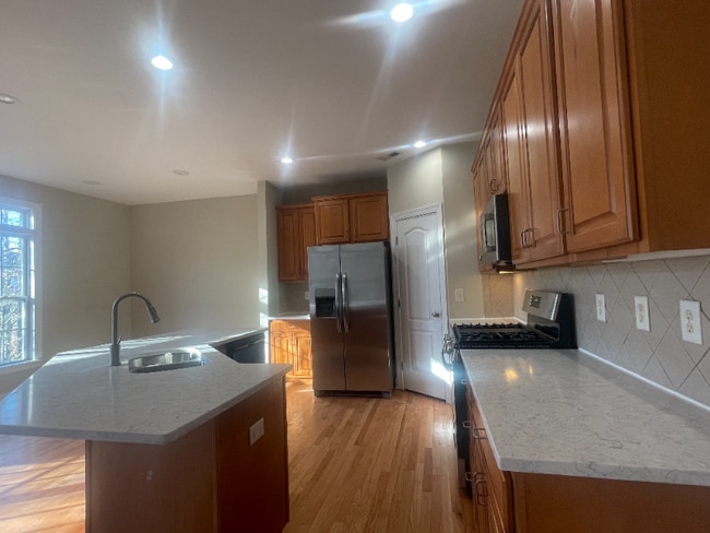 Building Photo - 121 Alden Village Ct