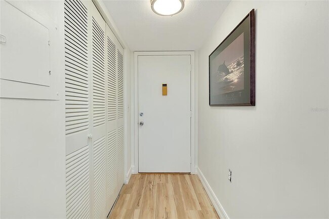 Building Photo - 3806 Gulf of Mexico Dr