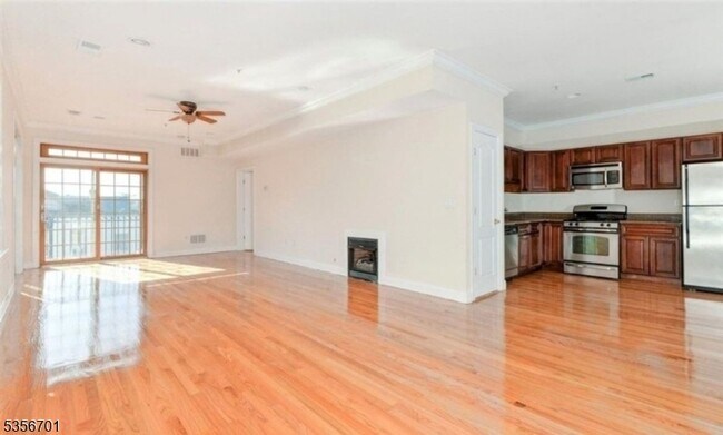 Foto del edificio - 255 Broadway St